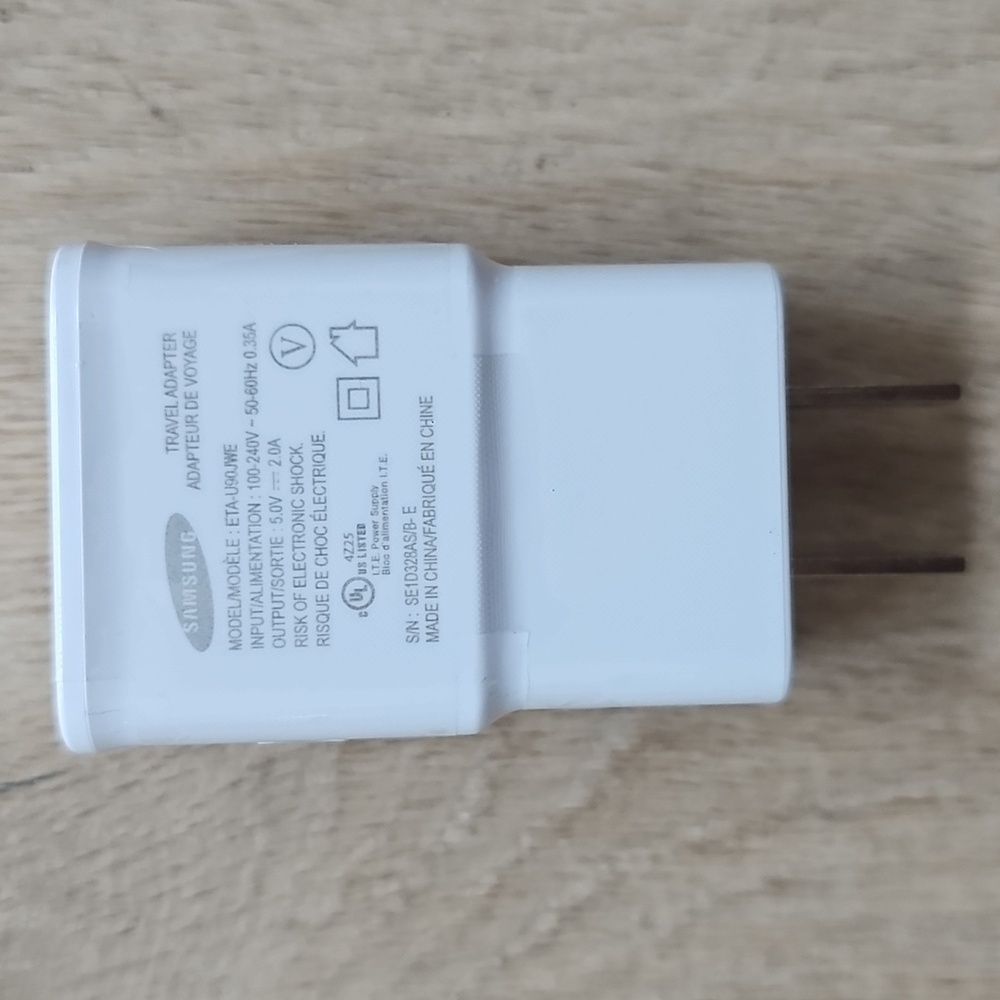 NWOB Samsung White Wall Charger Adapter